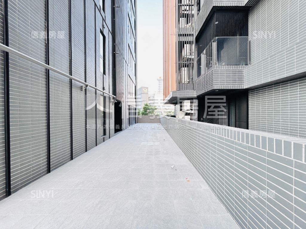 昭揚天御露台３房雙車位房屋室內格局與周邊環境