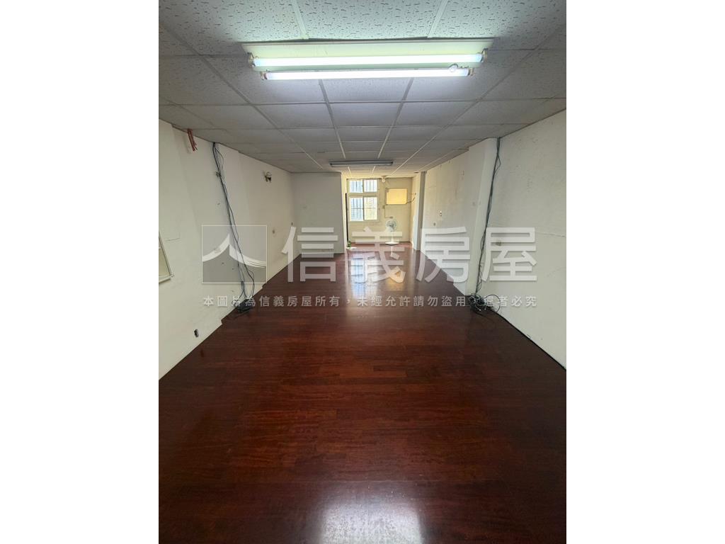 自強朝南美透天房屋室內格局與周邊環境