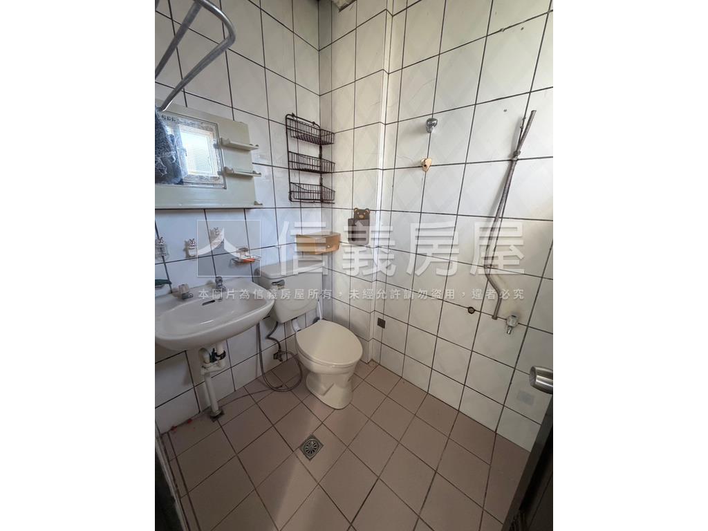 自強朝南美透天房屋室內格局與周邊環境