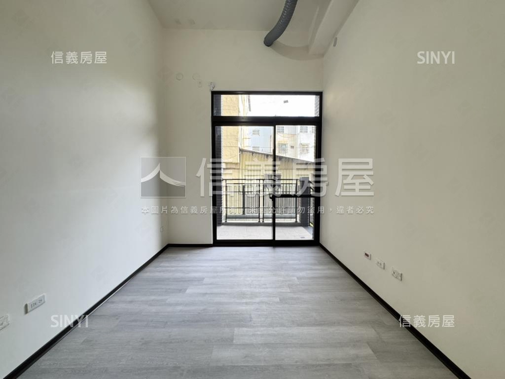 金馬之櫻挑高２房平車房屋室內格局與周邊環境