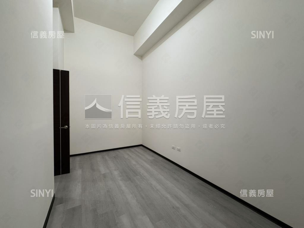 金馬之櫻挑高２房平車房屋室內格局與周邊環境