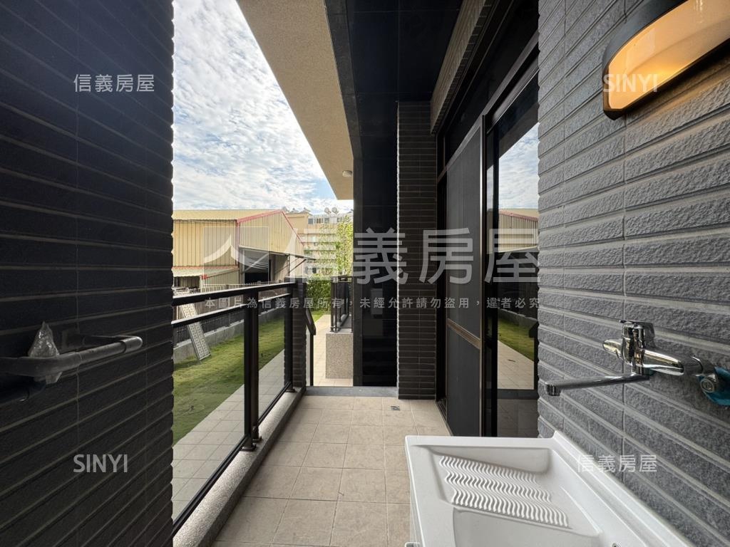 金馬之櫻挑高２房平車房屋室內格局與周邊環境