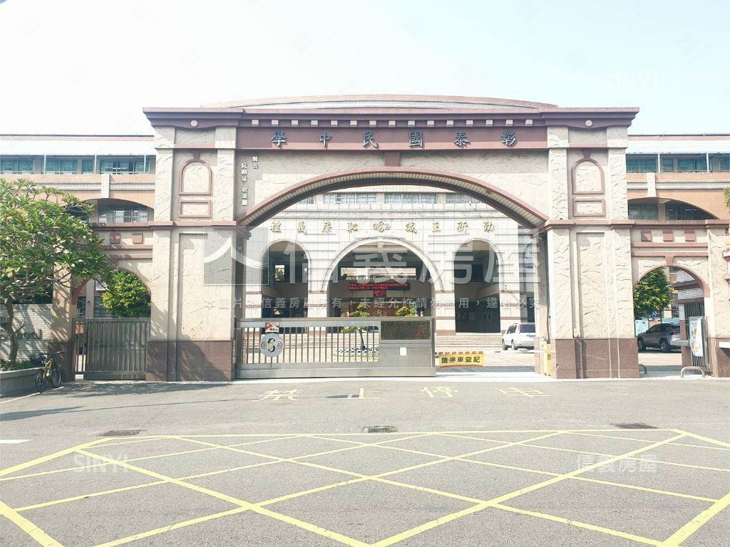 金馬之櫻挑高２房平車房屋室內格局與周邊環境