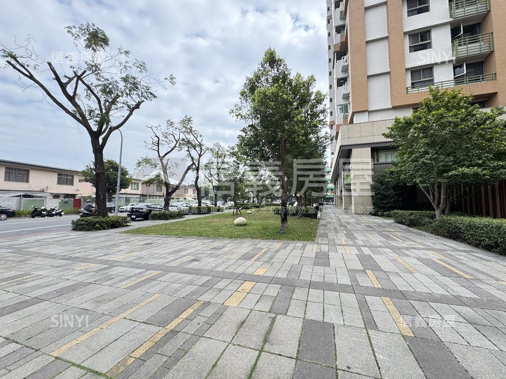 前鎮．公園旁邊間三房平車房屋室內格局與周邊環境