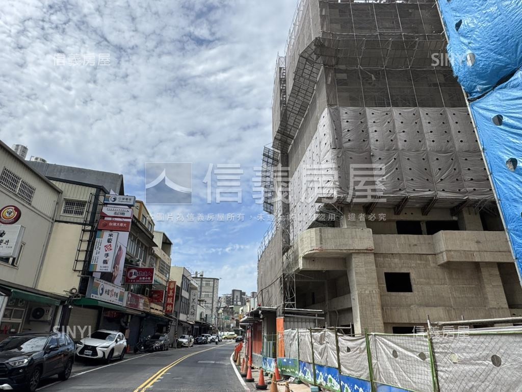 鴻奕世紀享角間三房房屋室內格局與周邊環境