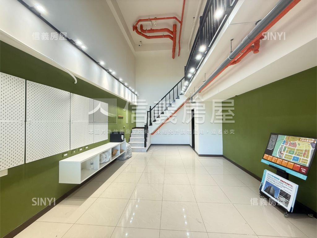 波爾多挑高美妝金店面房屋室內格局與周邊環境