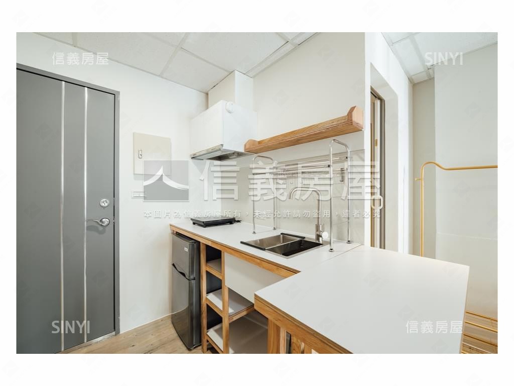 林森正路邊間面寬收租透店房屋室內格局與周邊環境