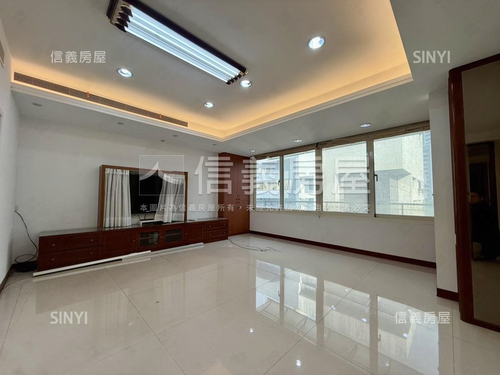 忠孝杭南華山捷運大四房Ａ房屋室內格局與周邊環境