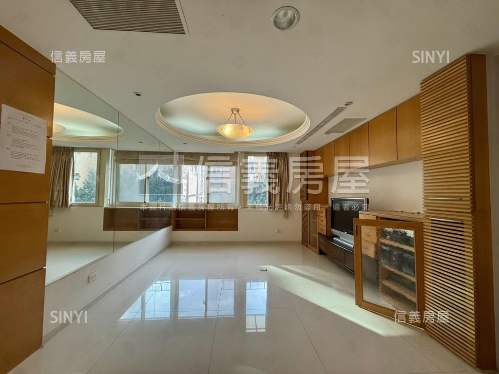 忠孝杭南華山捷運大四房Ａ房屋室內格局與周邊環境