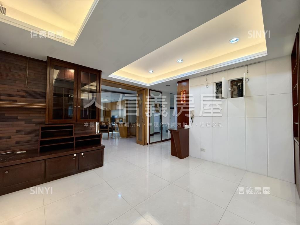 忠孝杭南華山捷運大四房Ａ房屋室內格局與周邊環境