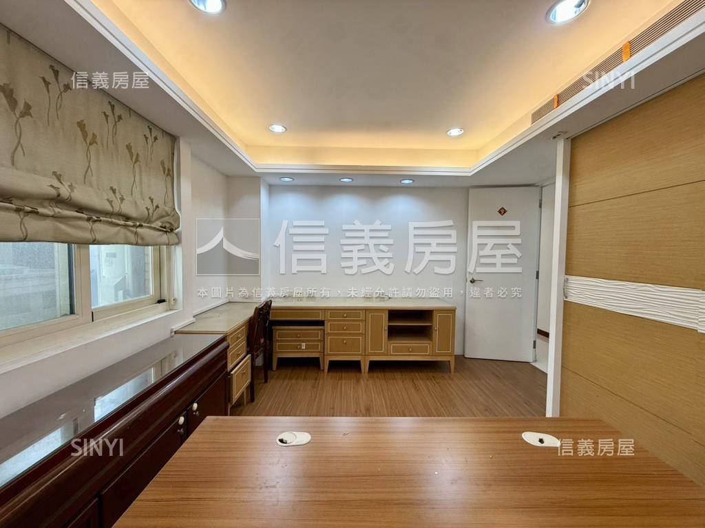 忠孝杭南華山捷運大四房Ａ房屋室內格局與周邊環境