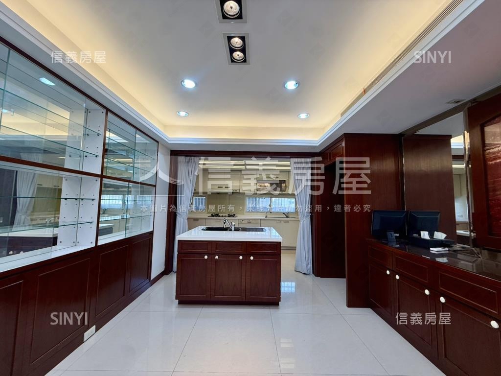 忠孝杭南華山捷運大四房Ａ房屋室內格局與周邊環境