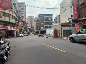 優質地段臨路邊角地