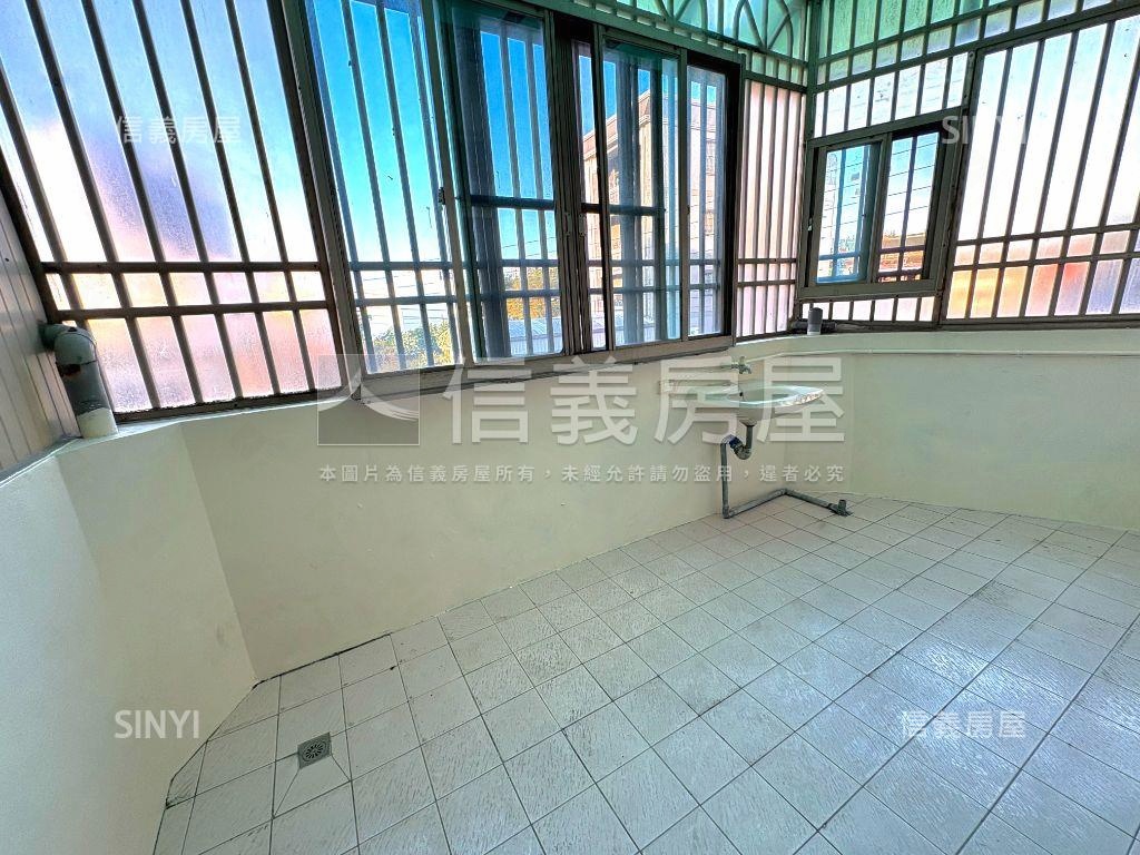 南區興農公園旁透天房屋室內格局與周邊環境