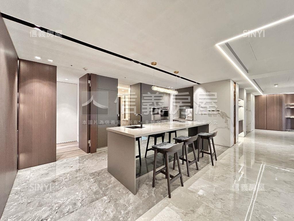 遠雄九五時尚豪華２１樓房屋室內格局與周邊環境