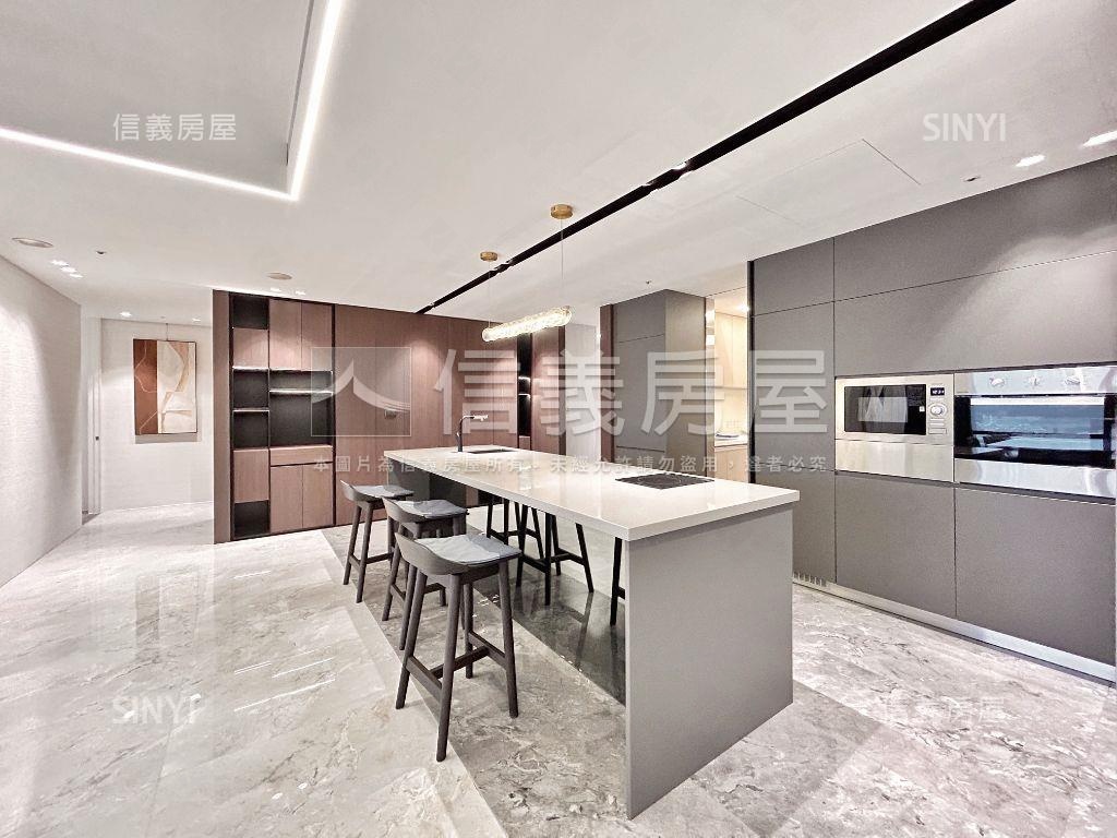 遠雄九五時尚豪華２１樓房屋室內格局與周邊環境