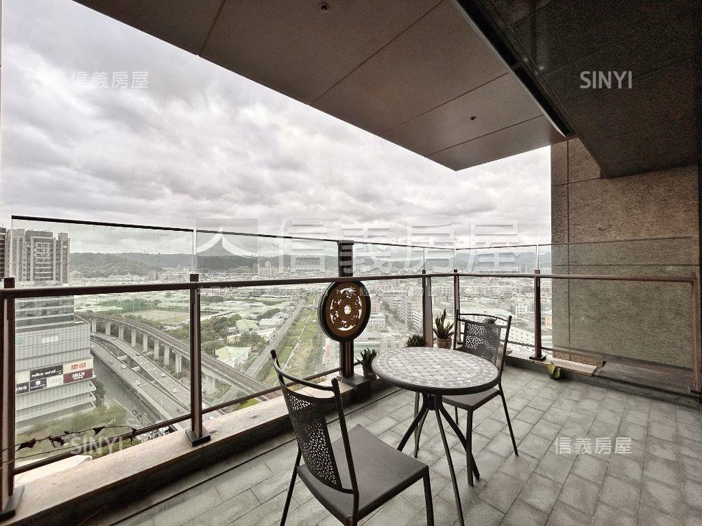 遠雄九五時尚豪華２１樓房屋室內格局與周邊環境