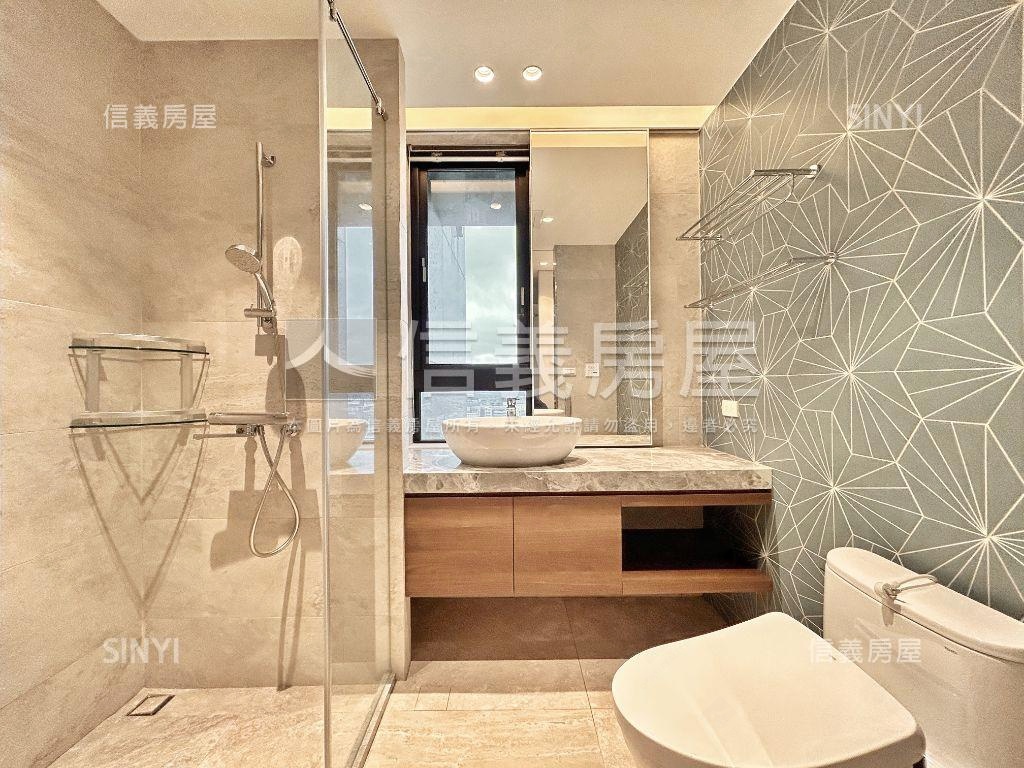 遠雄九五時尚豪華２１樓房屋室內格局與周邊環境