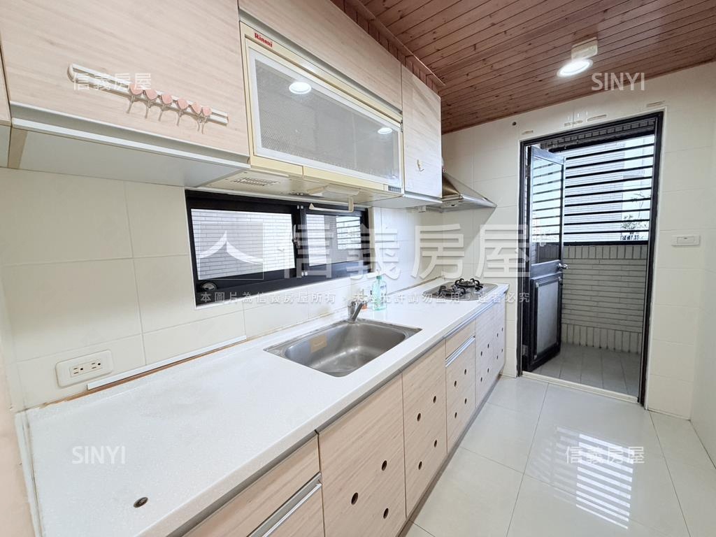 巨蛋‧首席採光三房平車房屋室內格局與周邊環境