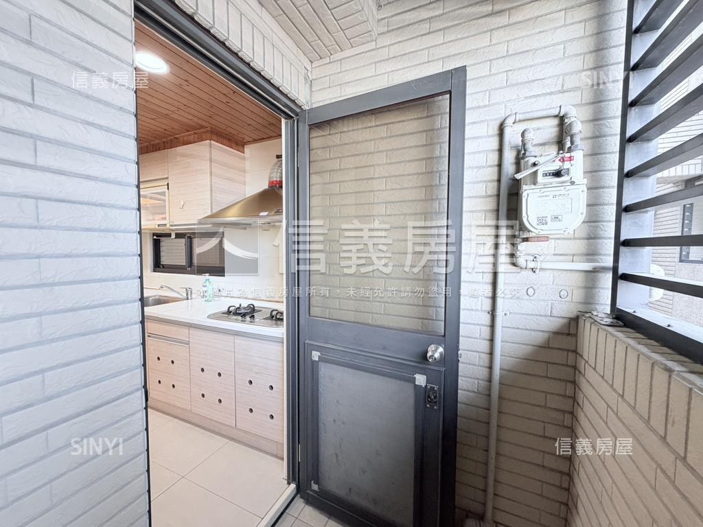 巨蛋‧首席採光三房平車房屋室內格局與周邊環境