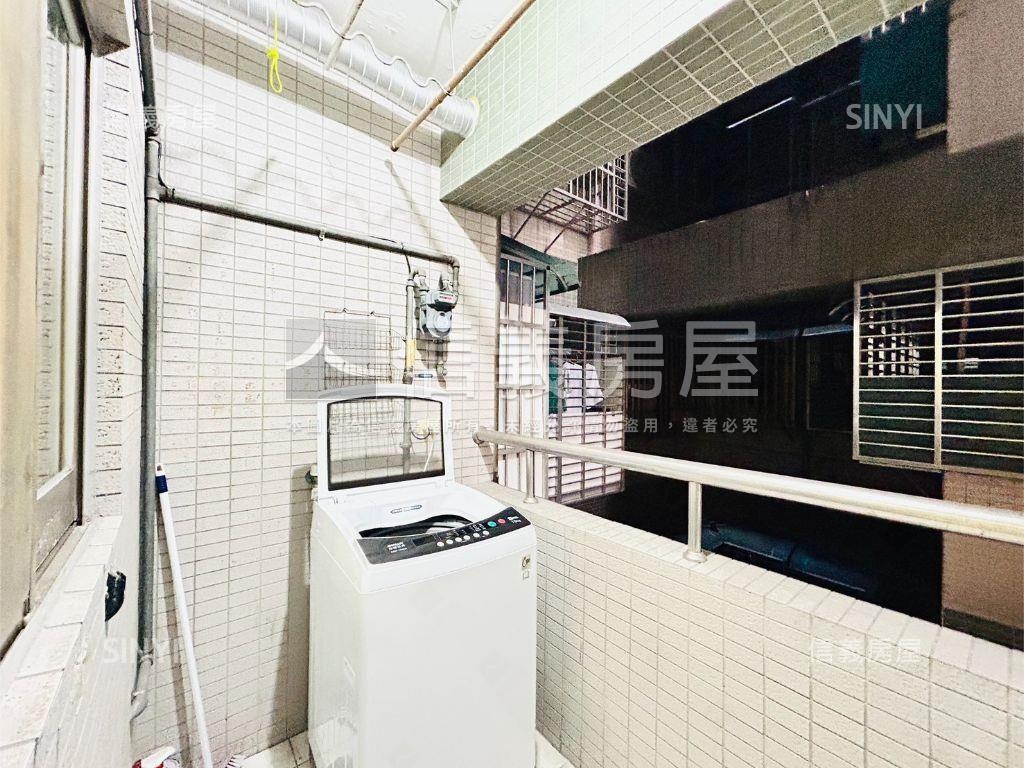 荷堤稀有配坡道平面車位房屋室內格局與周邊環境