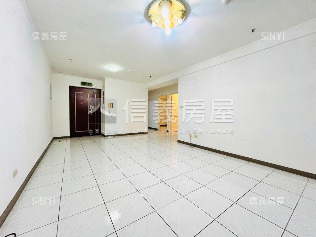 荷堤稀有配坡道平面車位房屋室內格局與周邊環境