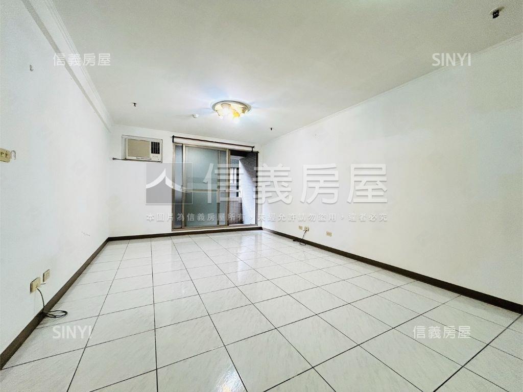 荷堤稀有配坡道平面車位房屋室內格局與周邊環境