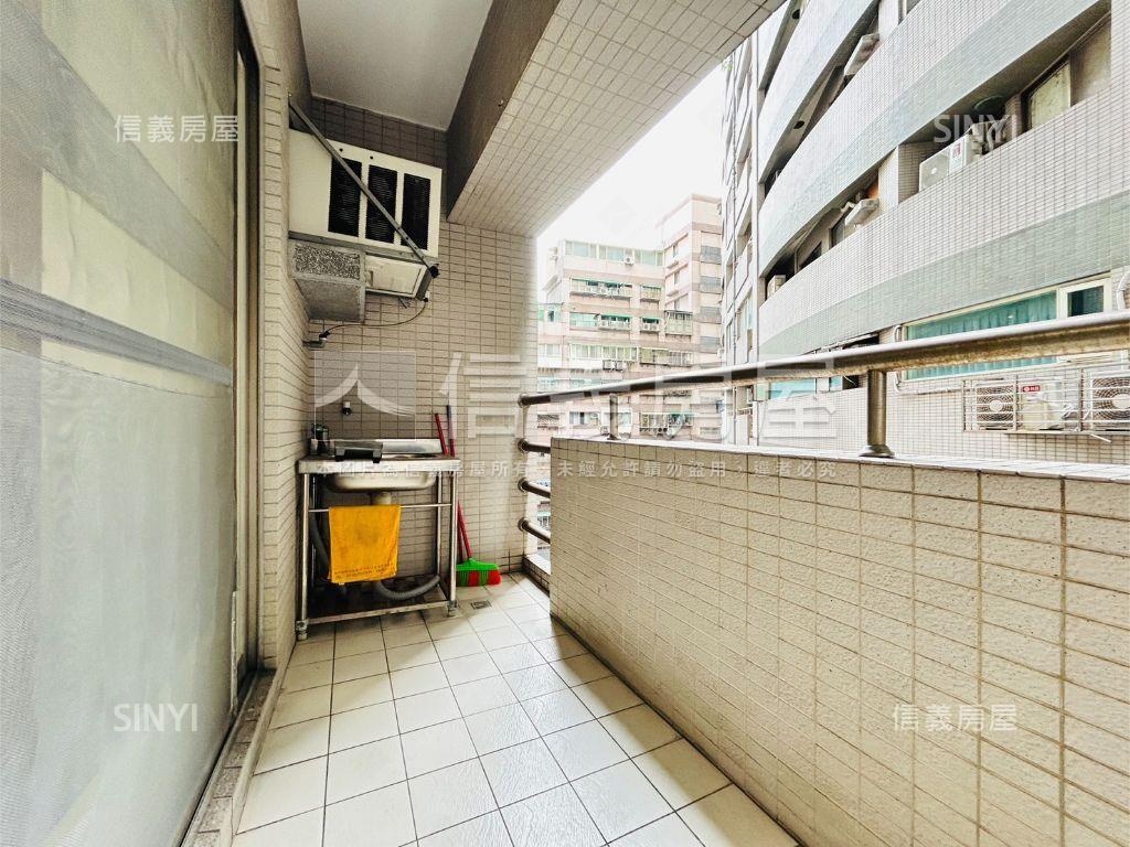 荷堤稀有配坡道平面車位房屋室內格局與周邊環境