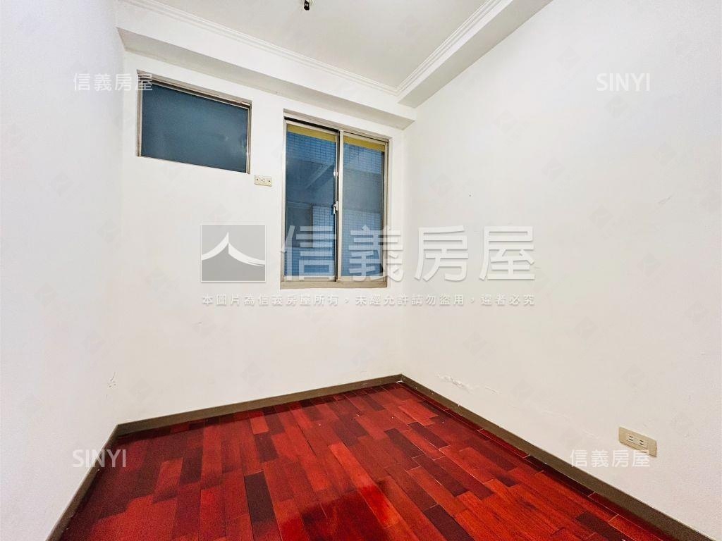 荷堤稀有配坡道平面車位房屋室內格局與周邊環境