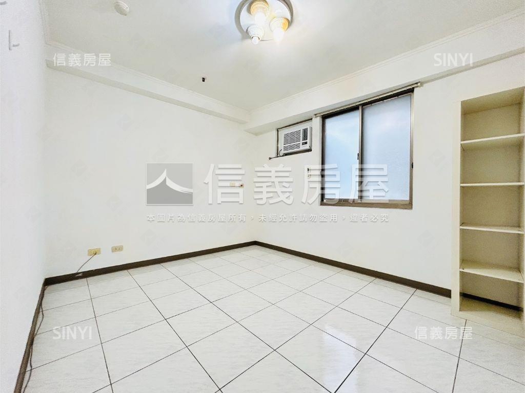 荷堤稀有配坡道平面車位房屋室內格局與周邊環境