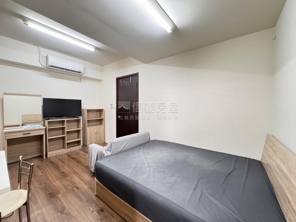 稀有７年屋兩房兩衛附車位房屋室內格局與周邊環境
