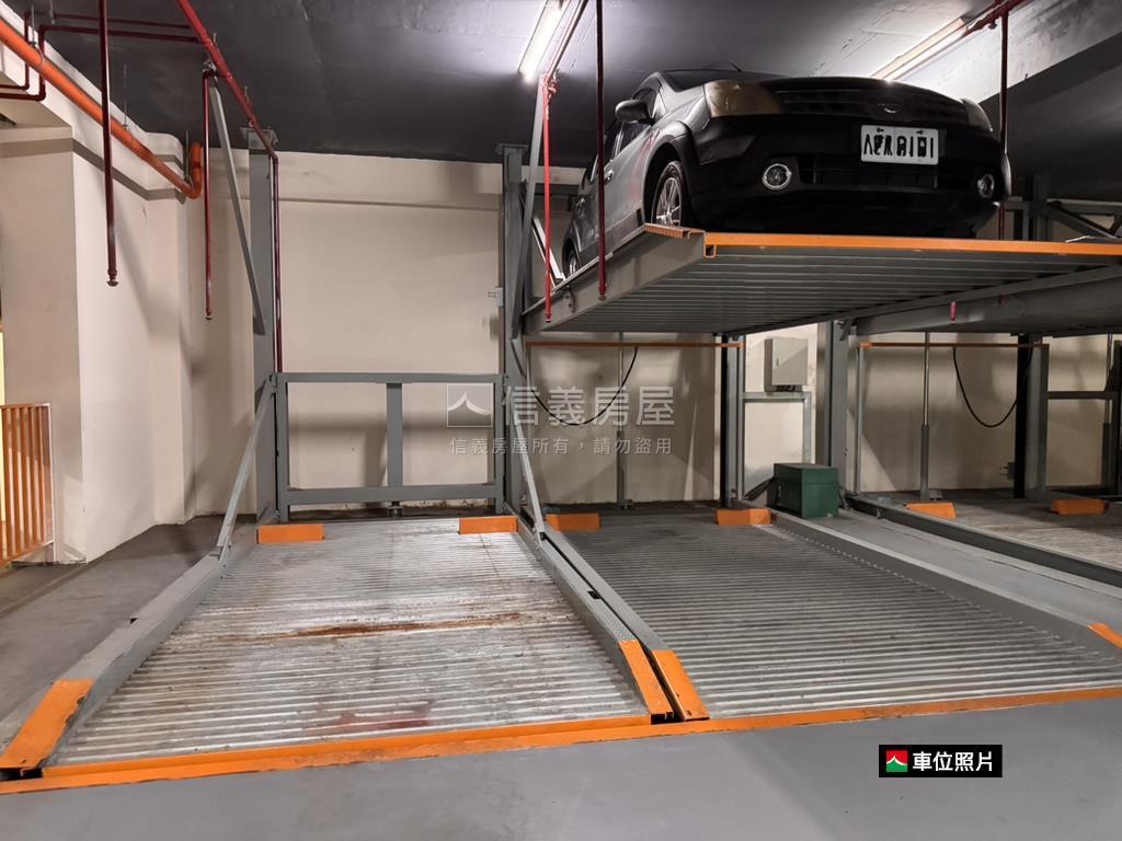 稀有７年屋兩房兩衛附車位房屋室內格局與周邊環境