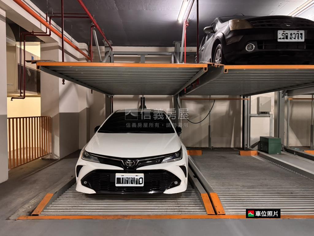 稀有７年屋兩房兩衛附車位房屋室內格局與周邊環境