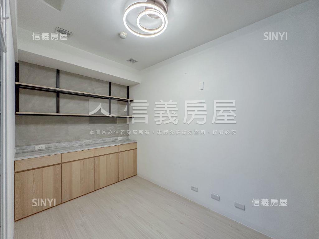 美術館大面寬邊間金店房屋室內格局與周邊環境