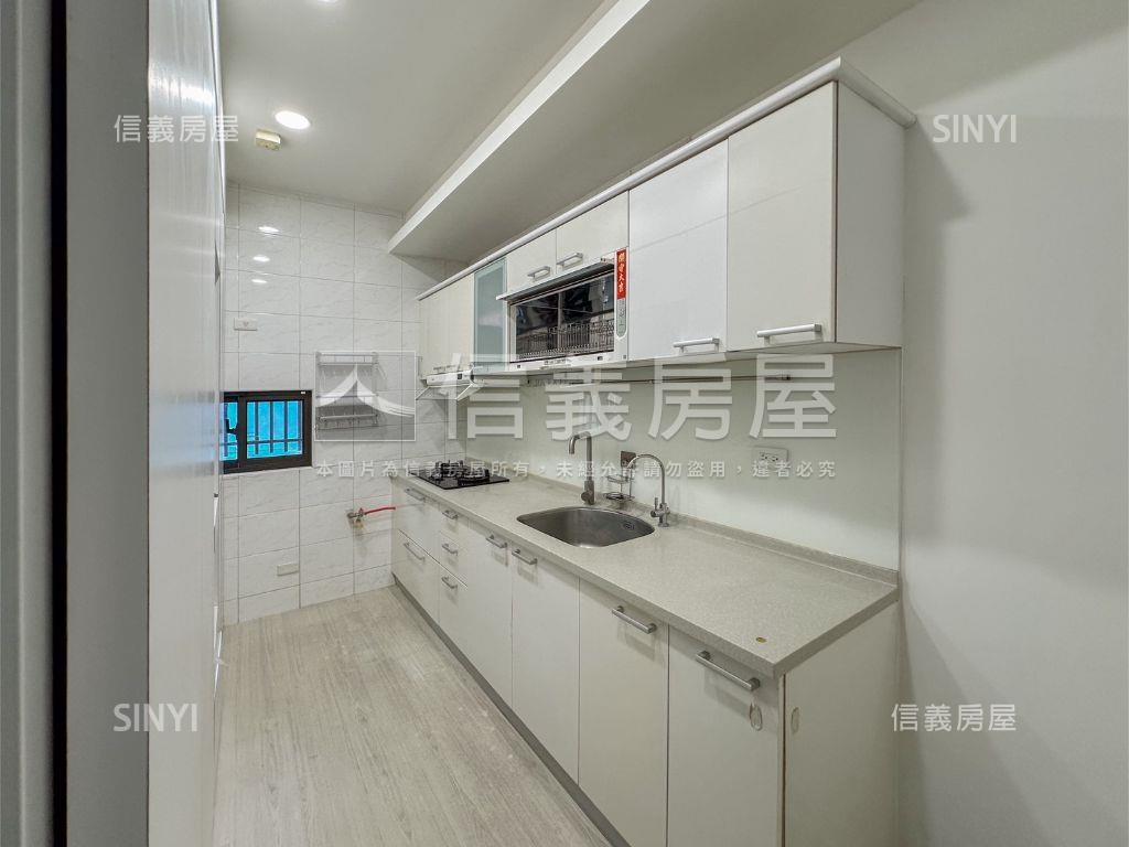 美術館大面寬邊間金店房屋室內格局與周邊環境