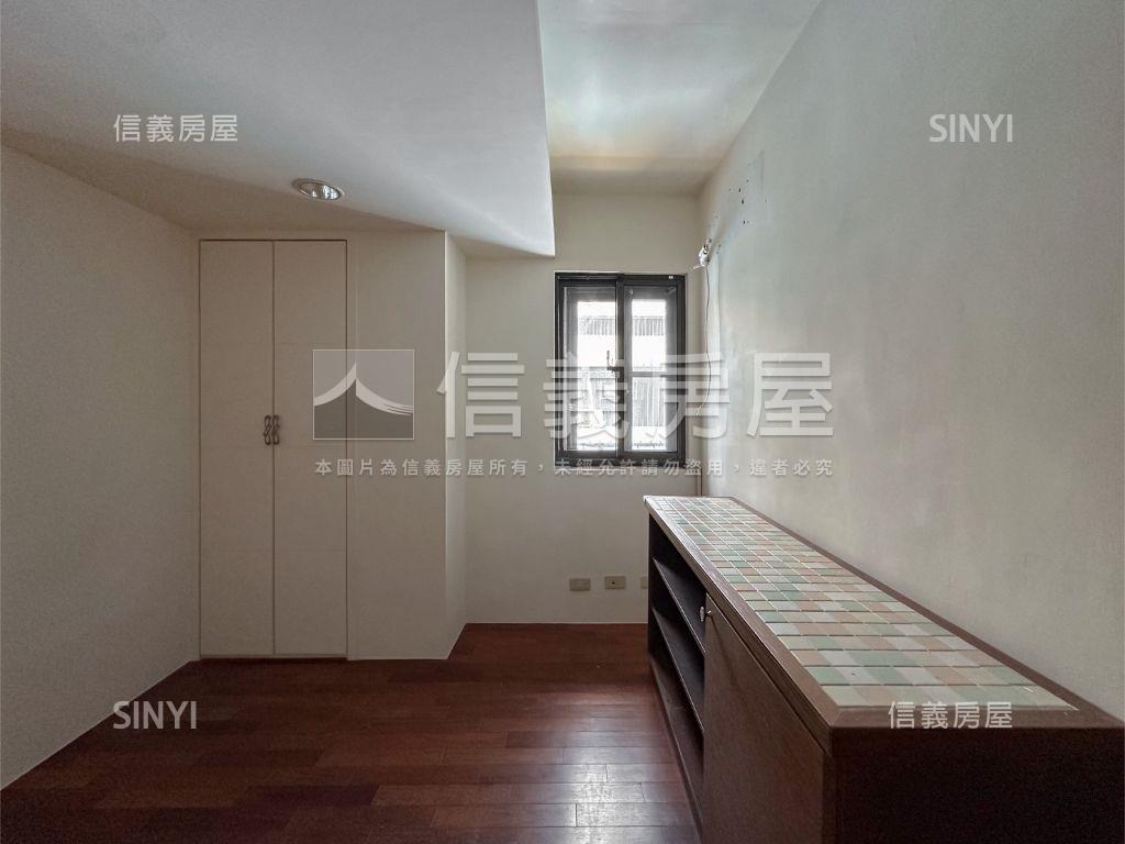 美術館大面寬邊間金店房屋室內格局與周邊環境