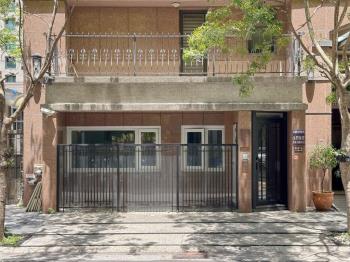 美術館大面寬邊間金店