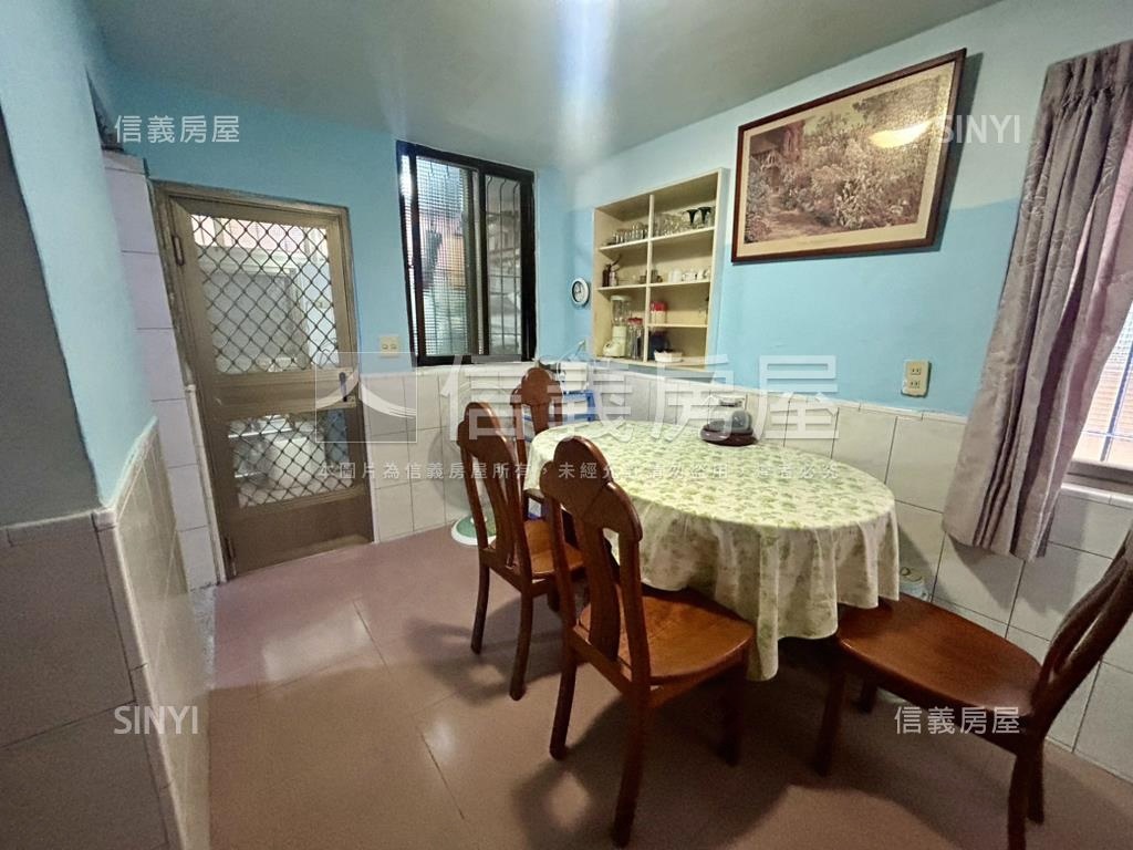 稀有釋出正街邊間騎樓透天房屋室內格局與周邊環境