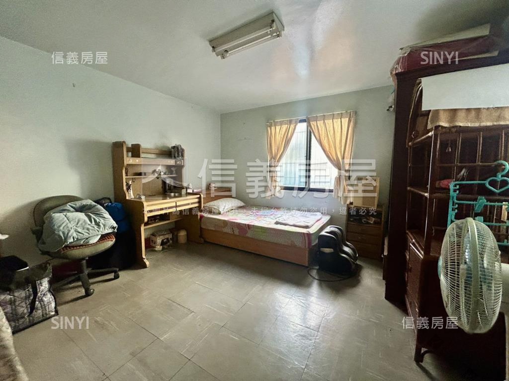 稀有釋出正街邊間騎樓透天房屋室內格局與周邊環境
