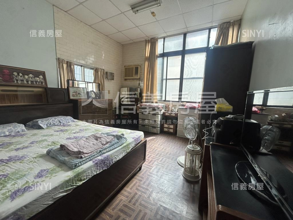 稀有釋出正街邊間騎樓透天房屋室內格局與周邊環境
