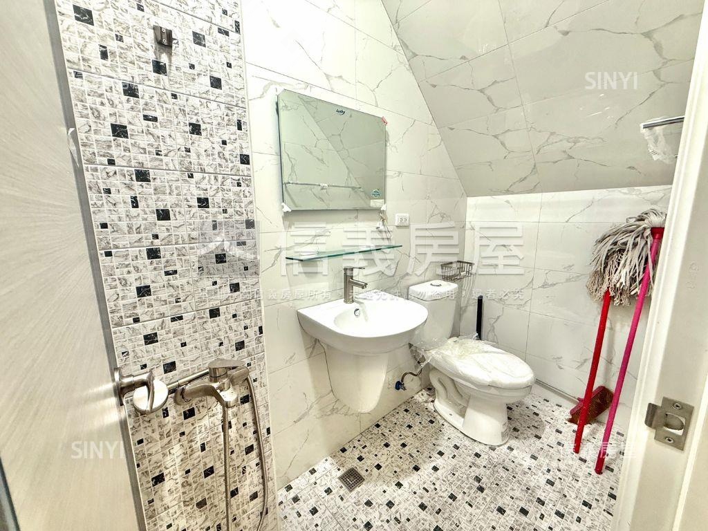 仁武裝潢好透天房屋室內格局與周邊環境