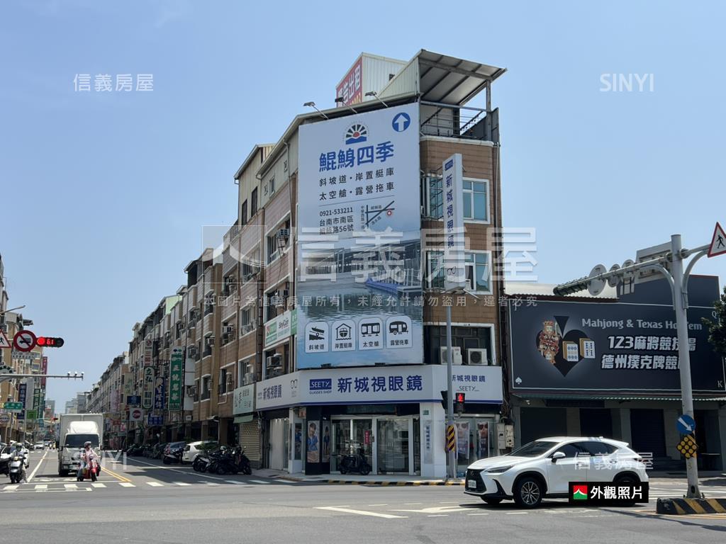 市政家樂福角窗收租店面房屋室內格局與周邊環境