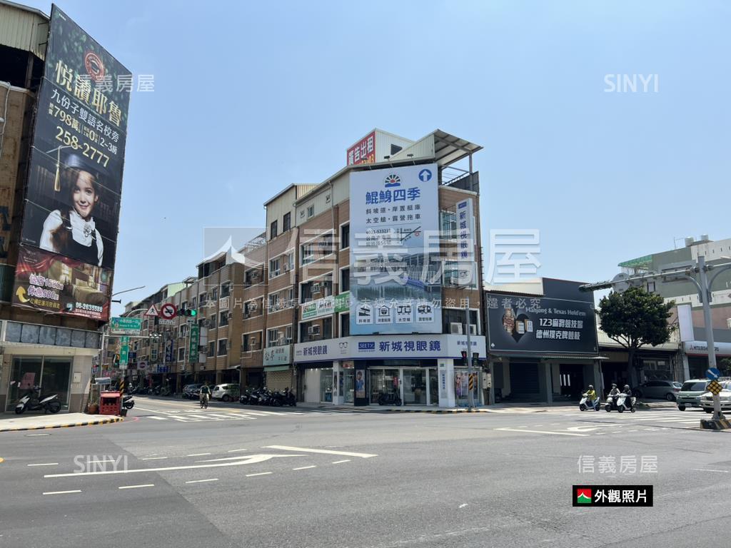 市政家樂福角窗收租店面房屋室內格局與周邊環境