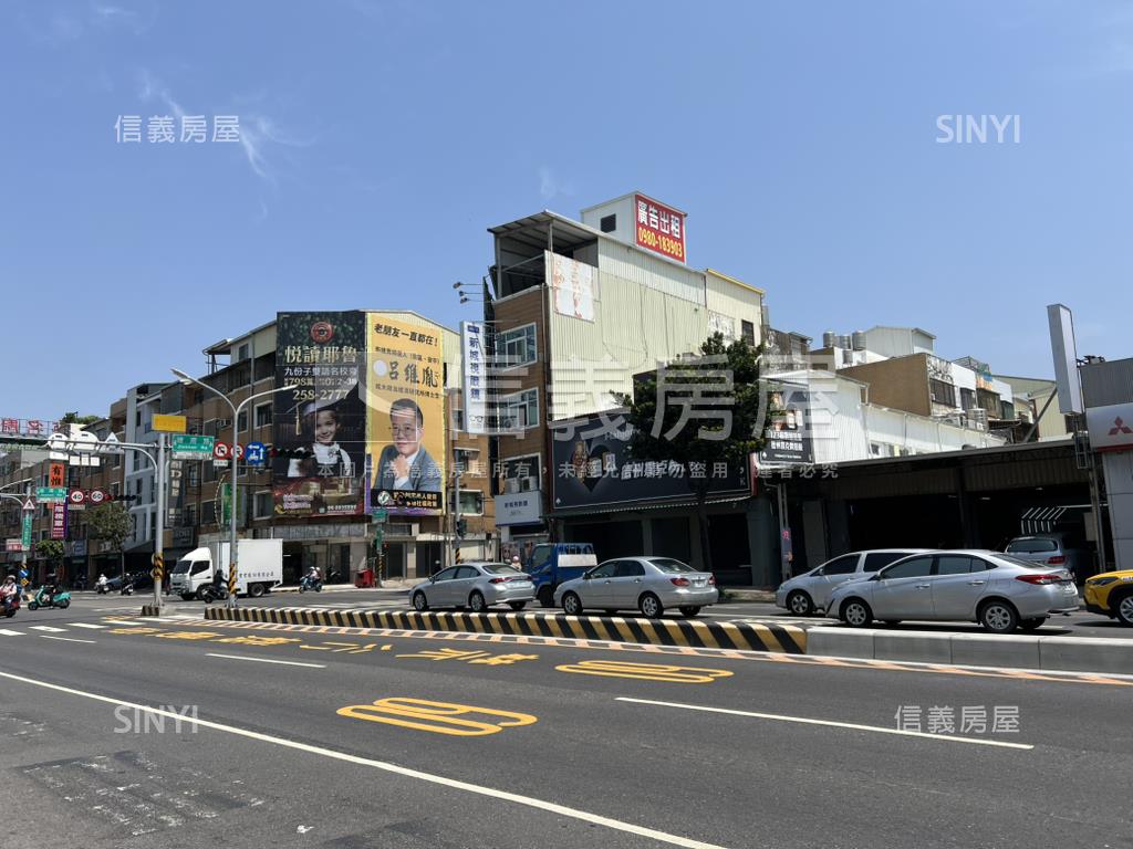 市政家樂福角窗收租店面房屋室內格局與周邊環境