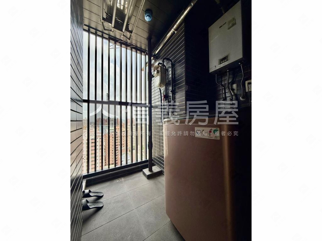 享京城絕美高樓２房平車房屋室內格局與周邊環境