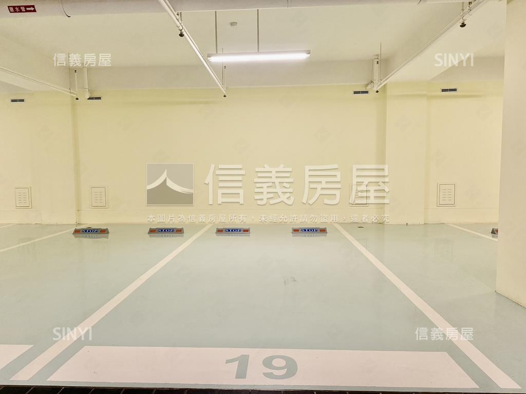享京城絕美高樓２房平車房屋室內格局與周邊環境