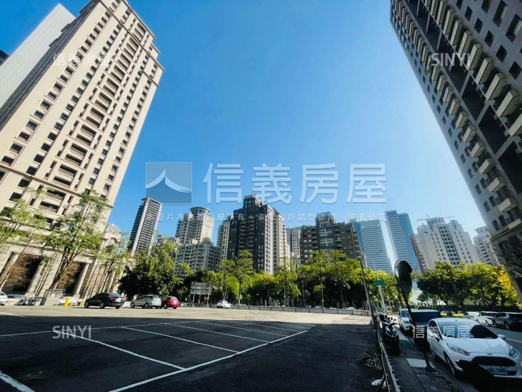 紀汎希前棟１５樓附雙車位房屋室內格局與周邊環境
