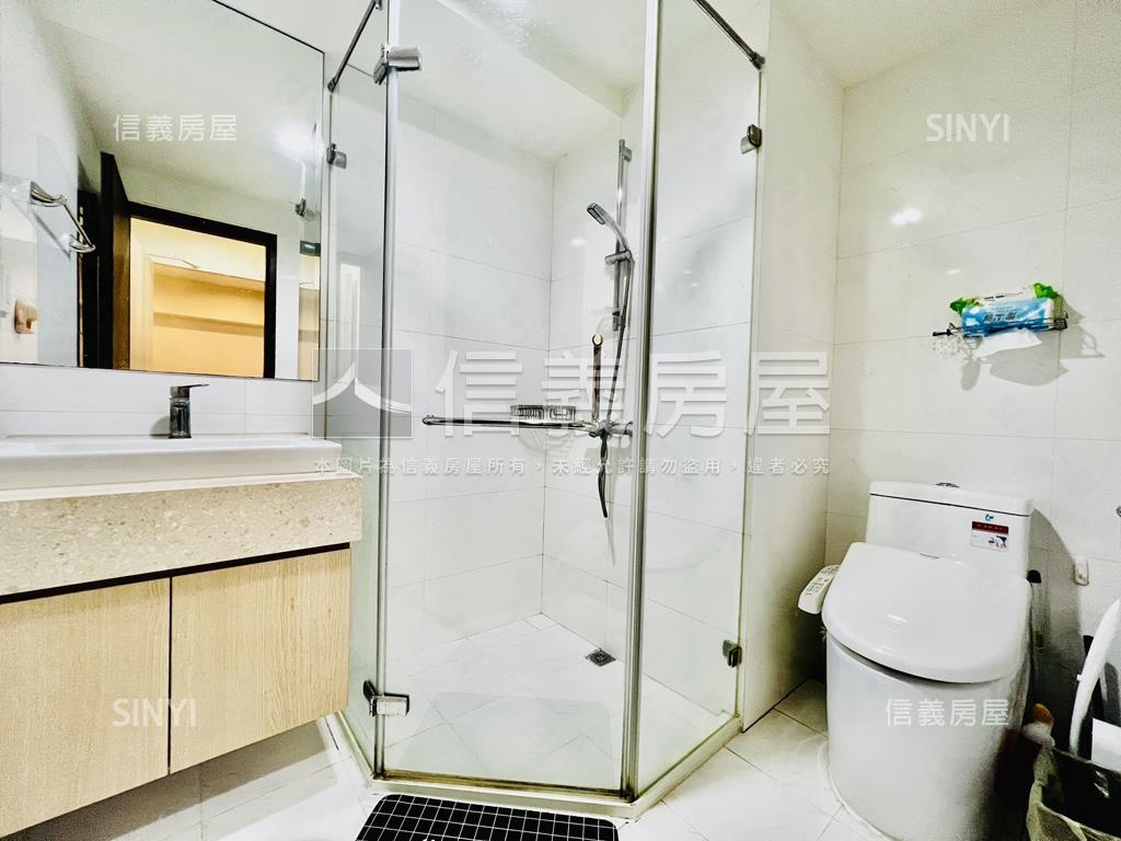 赫里翁臻愛就看這間房屋室內格局與周邊環境