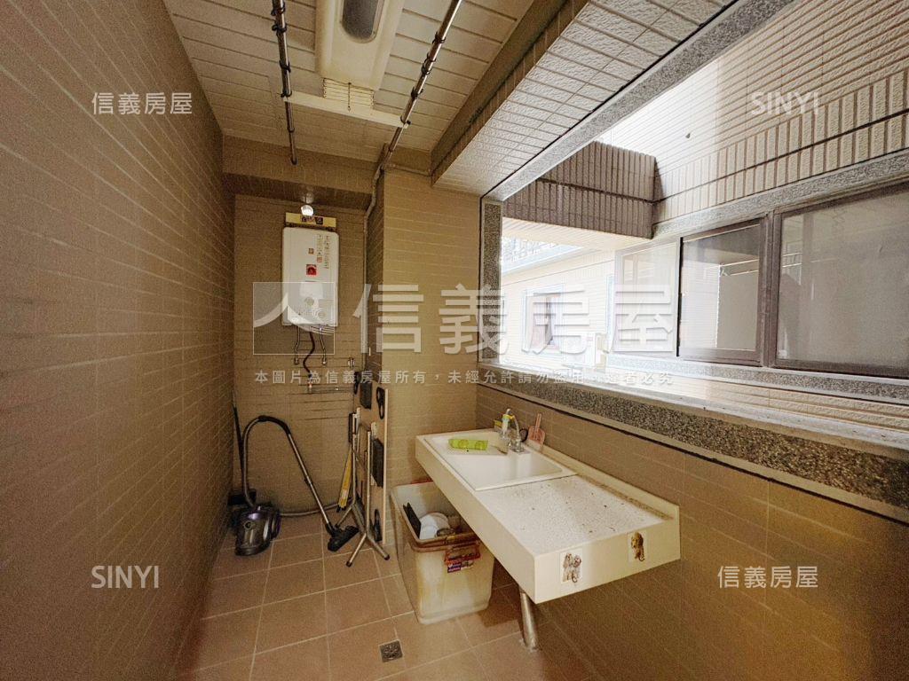 近未來體育園區精美兩房房屋室內格局與周邊環境