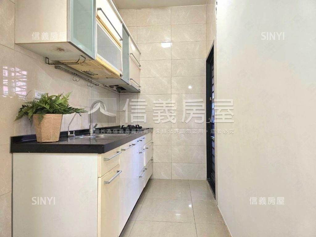 左營夏都三面採光三房車位房屋室內格局與周邊環境